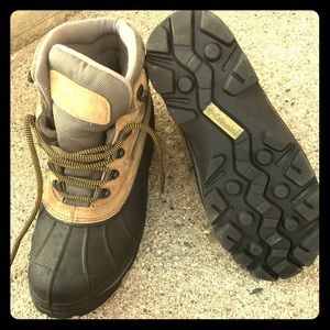 Columbia Hiking Boots. Men’s 10